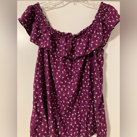 Loft summer top with ruffle sleeves and neckline. Size large. - Picture 2 of 5